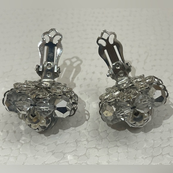 Crystal and Pearl clip on earrings - Picture 4 of 6